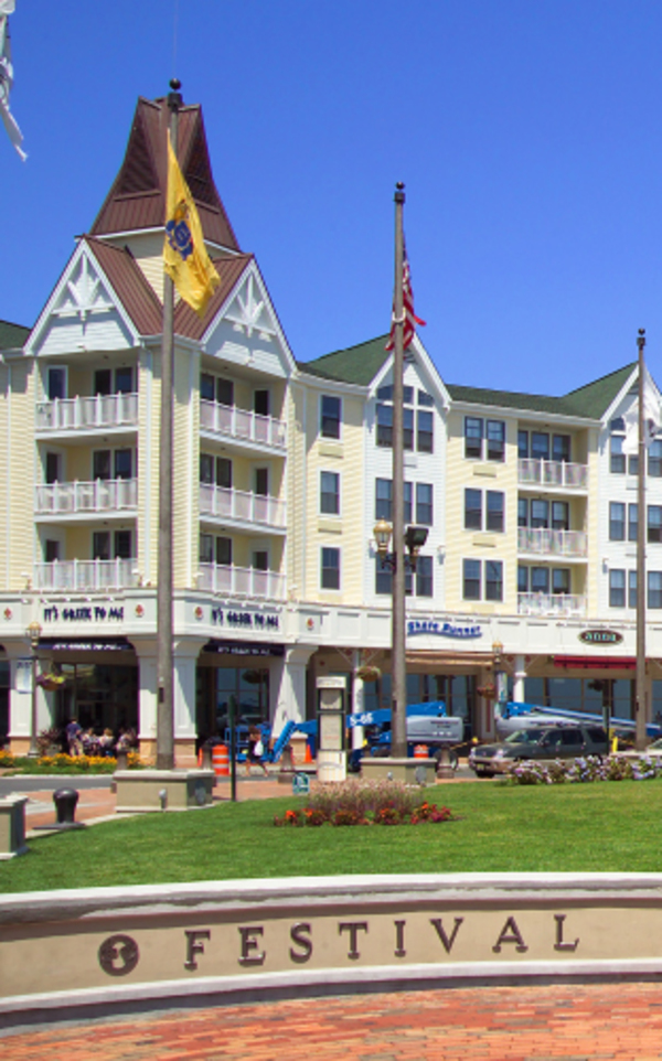 Piervillage1 th