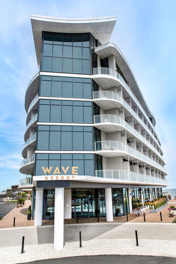 Waveresort 0619 lizclayman 001